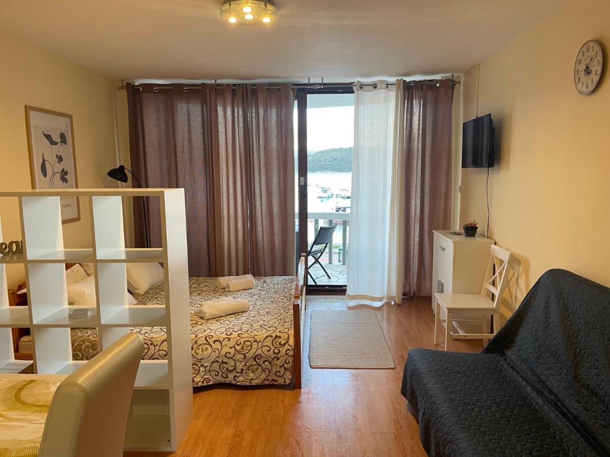 Apartments Ana By The Sea Lumbarda Exteriér fotografie